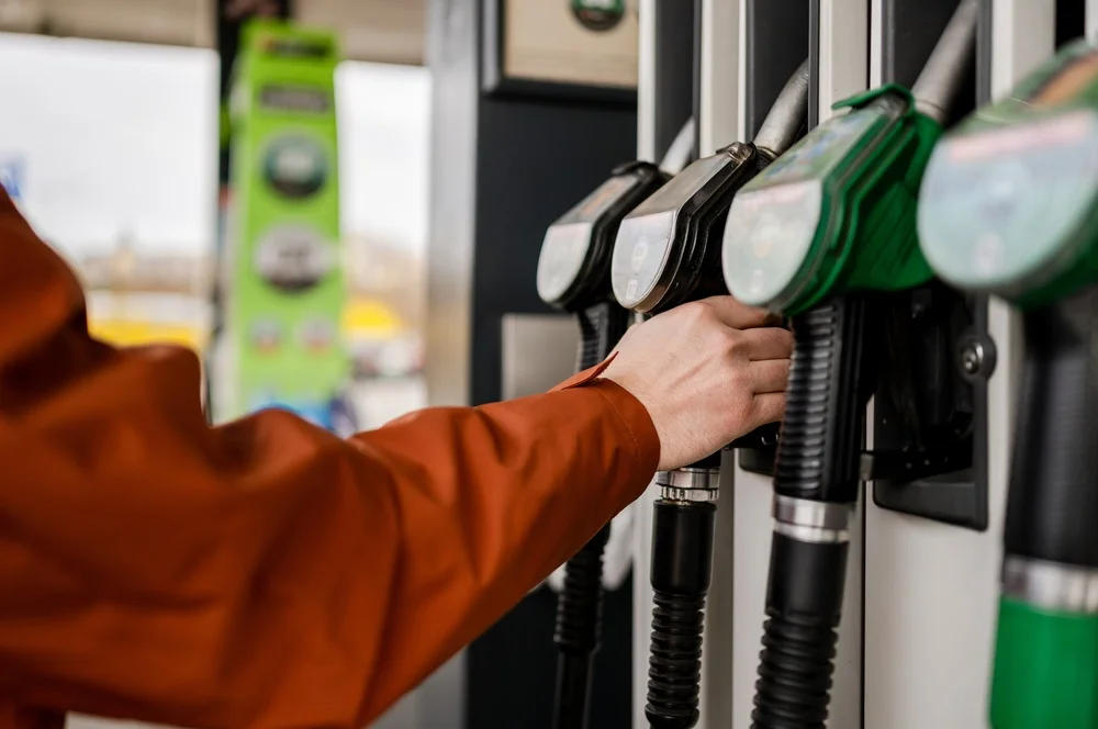 precio-combustible-espana surtidores gasolinera